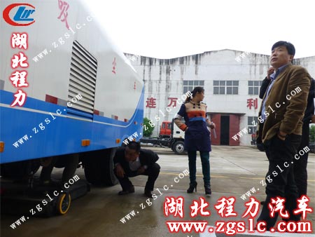 銷售經理安排現場清掃 銷售經理安排現場清掃