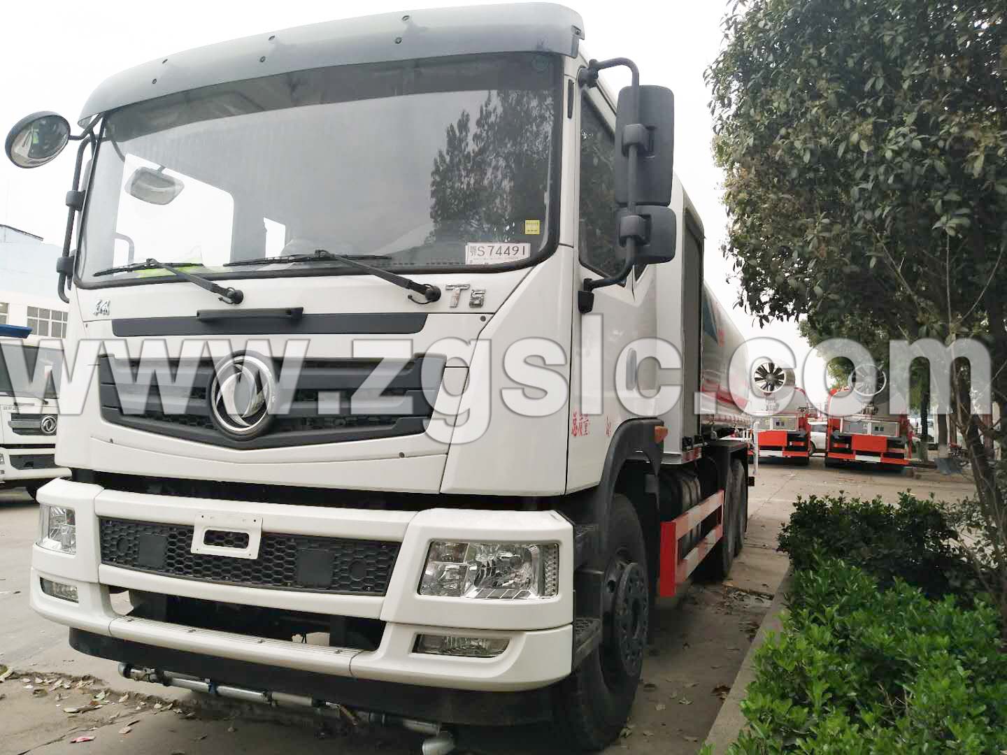 湖北程力集團(tuán)東風(fēng)T5抑塵車