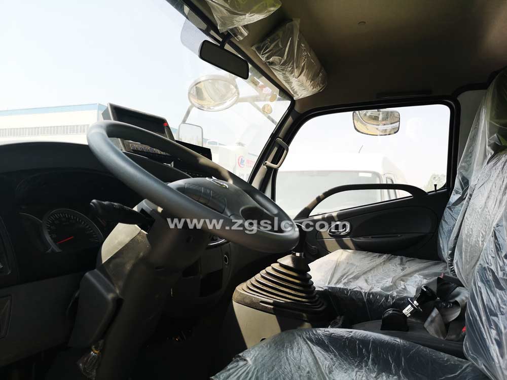 東風大多利卡吸塵車（國五）