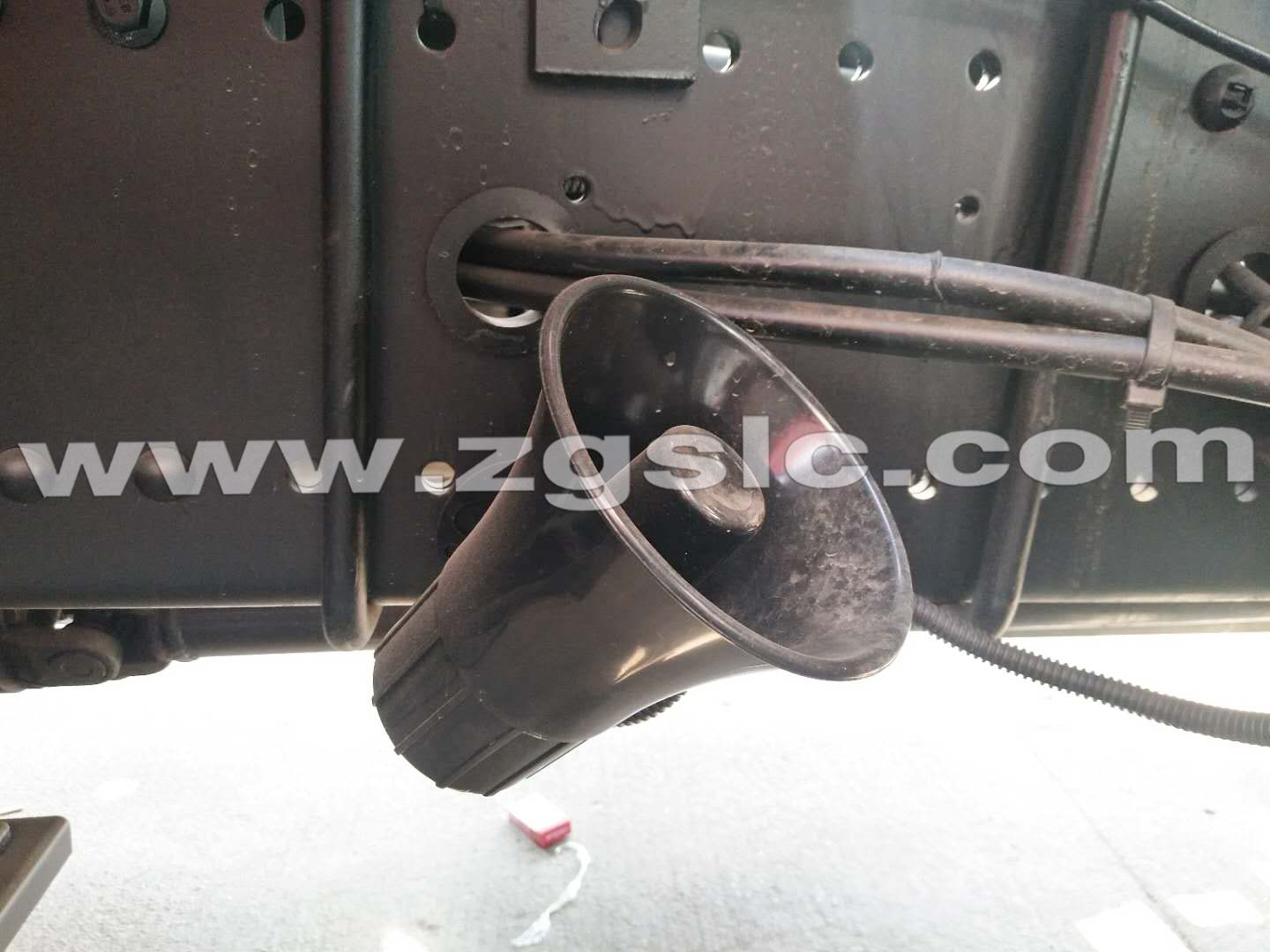 湖北程力集團(tuán)東風(fēng)后雙橋抑塵車