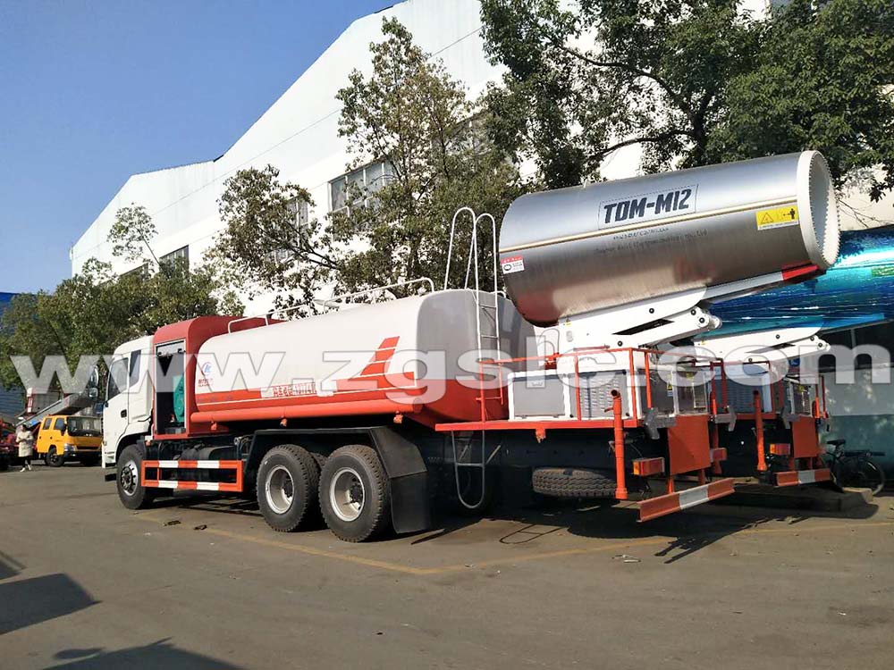 湖北程力集團(tuán)東風(fēng)后雙橋抑塵車