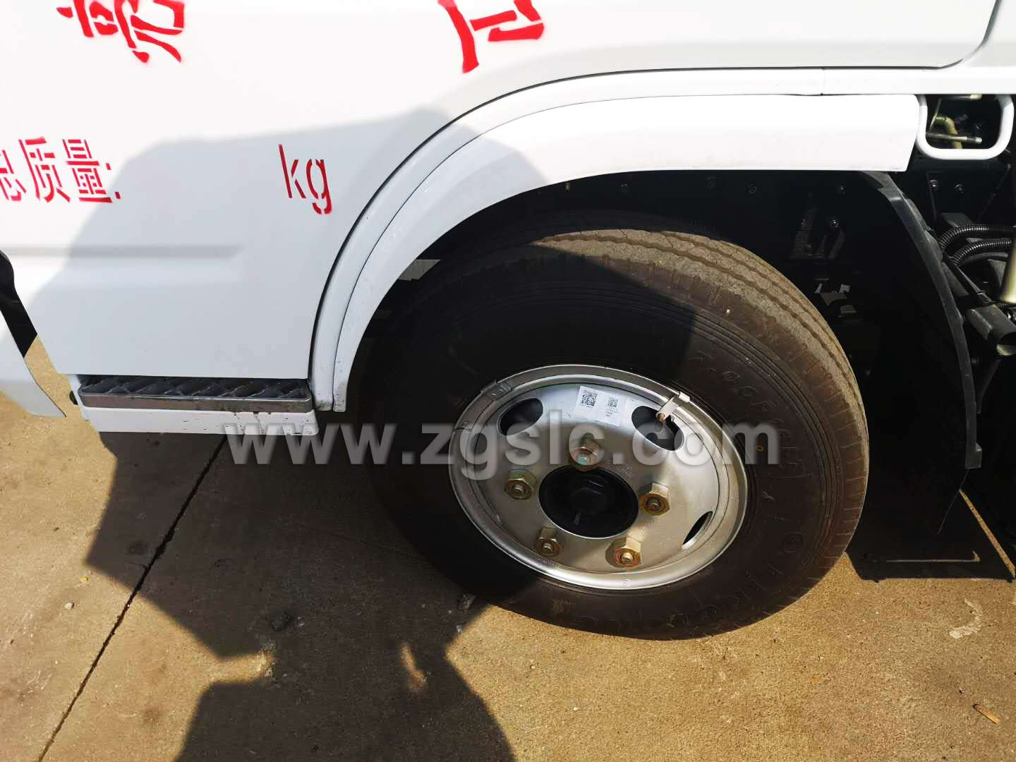 東風多利卡護欄清洗車（國五）