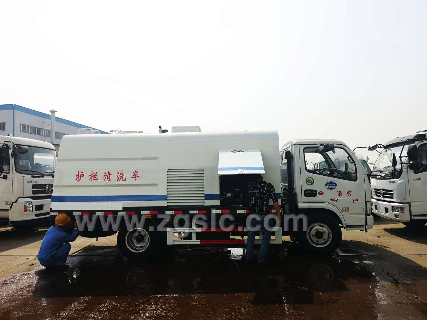 東風多利卡護欄清洗車（國五）