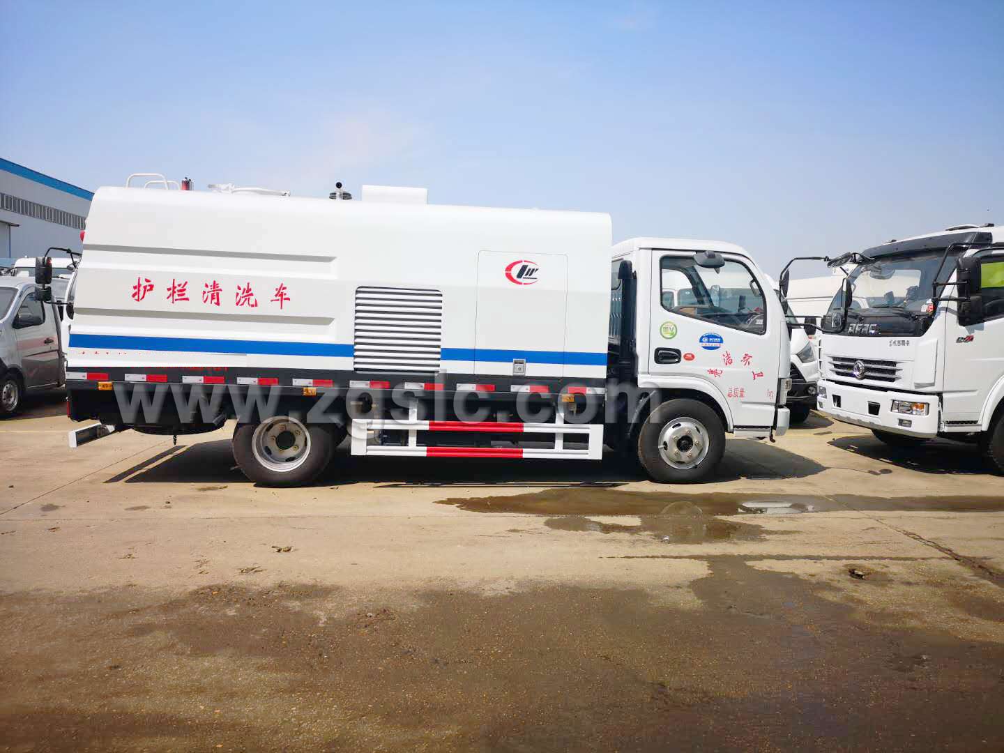 東風多利卡護欄清洗車（國五）