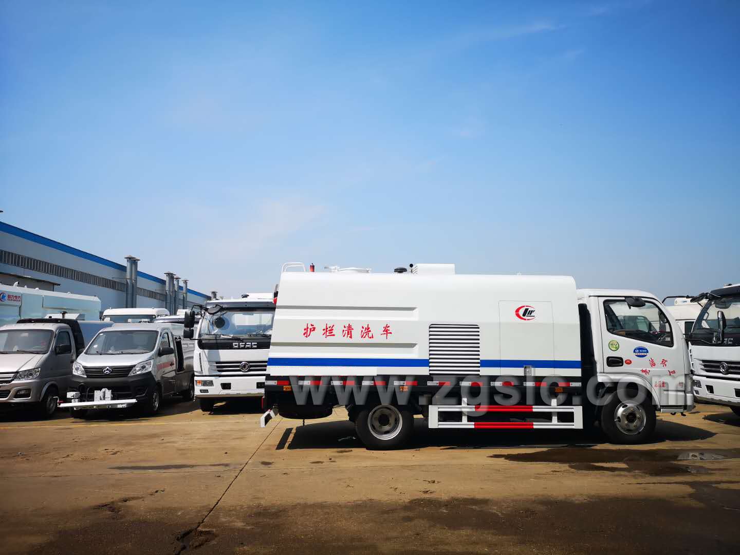 東風多利卡護欄清洗車（國五）