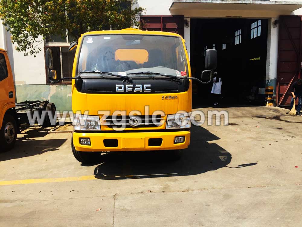 湖北程力東風(fēng)小多利卡清洗吸污車（國五）