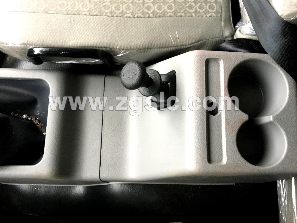 程力東風后雙橋22噸灑水車黃牌（國五）內飾