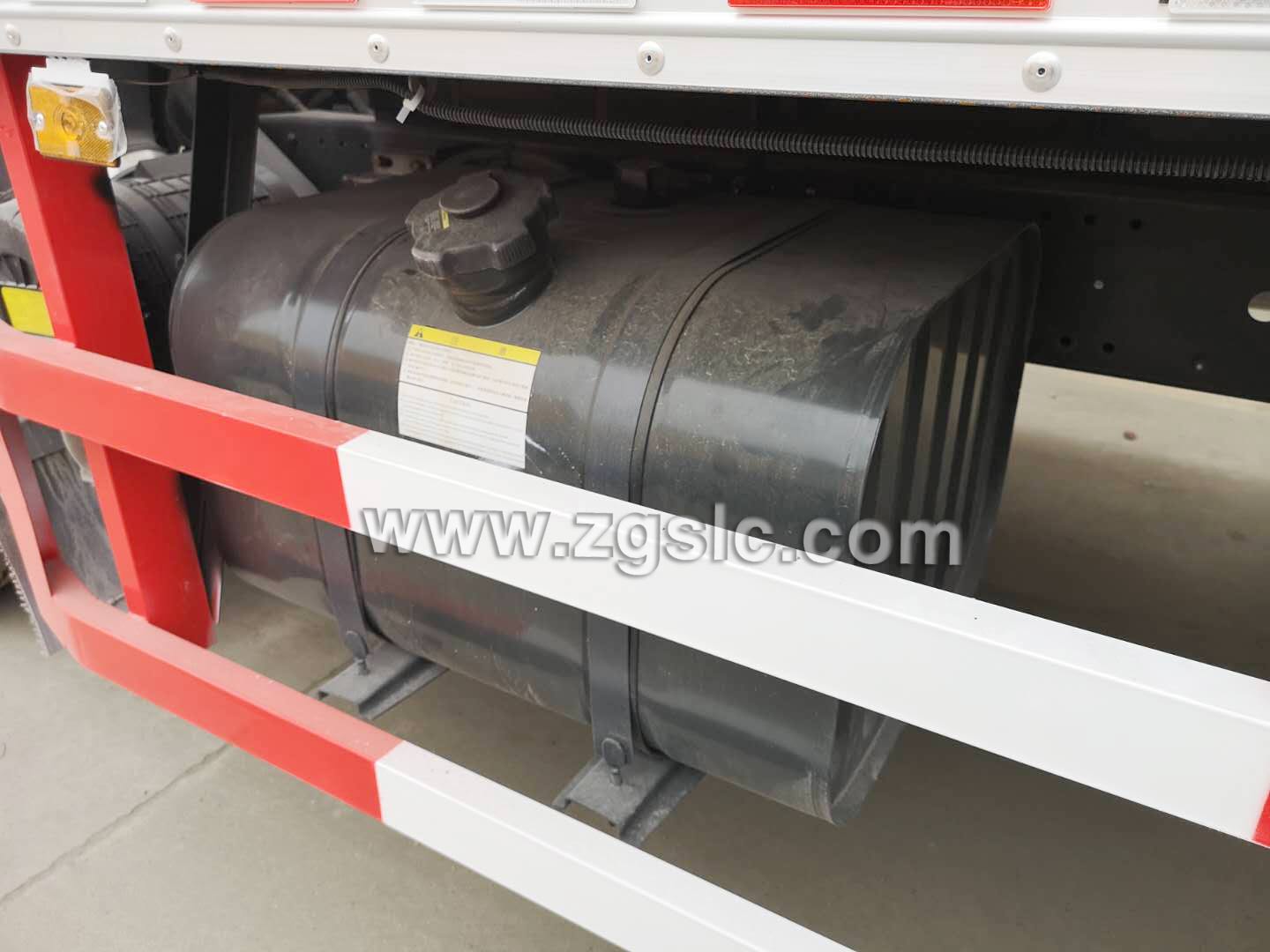 東風(fēng)乘龍爆破器材運(yùn)輸車（國五）