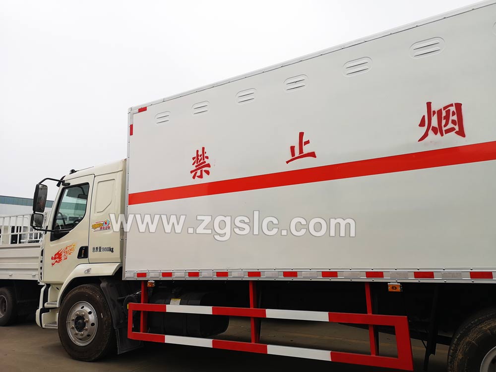 東風(fēng)乘龍爆破器材運(yùn)輸車（國五）