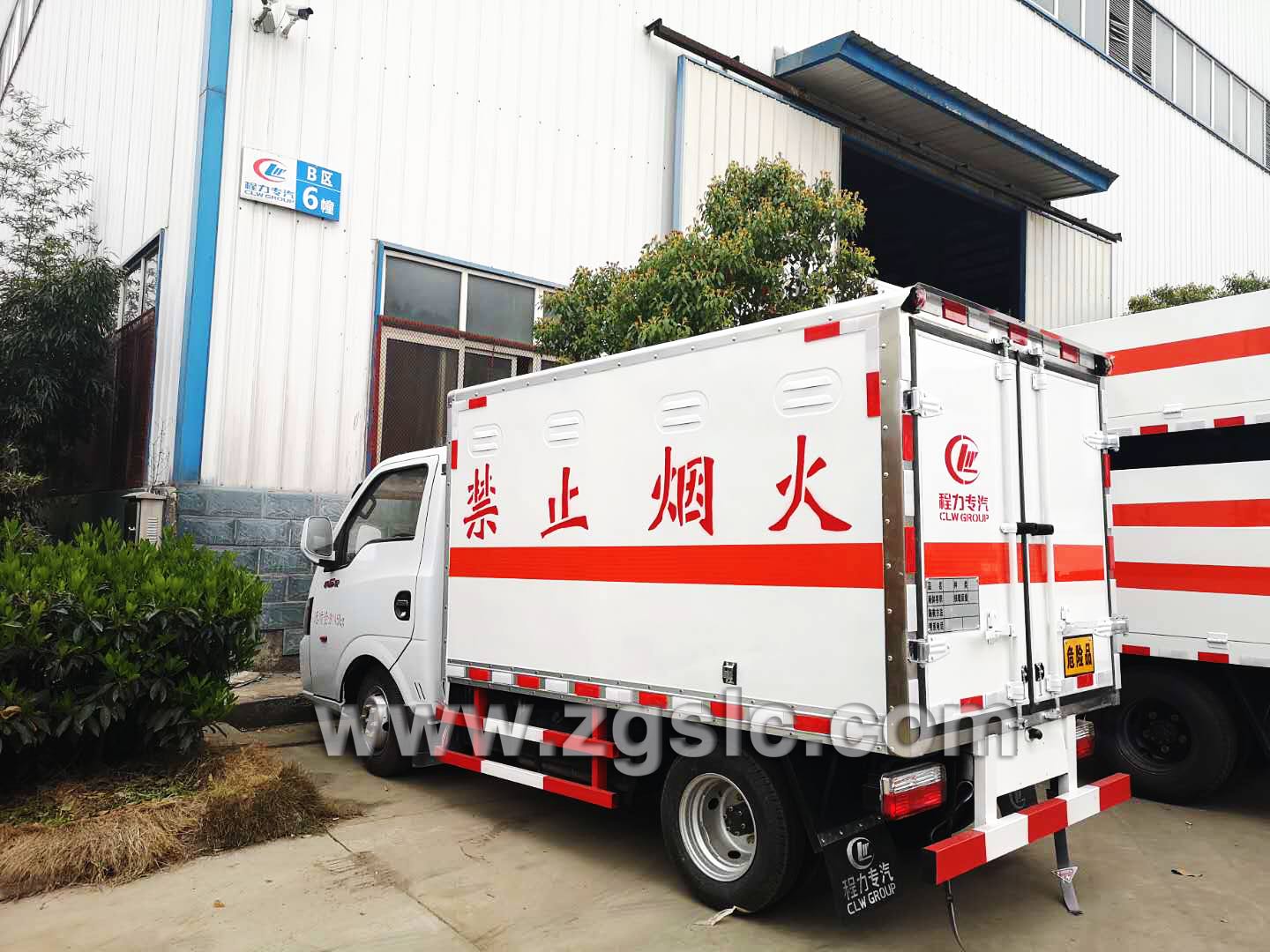 湖北程力集團東風途逸易燃氣體廂式運輸車（國五）