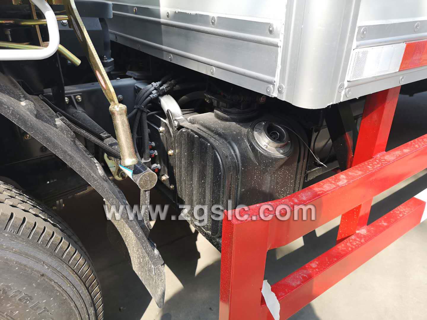 東風小多利卡爆破器材運輸車（國五）