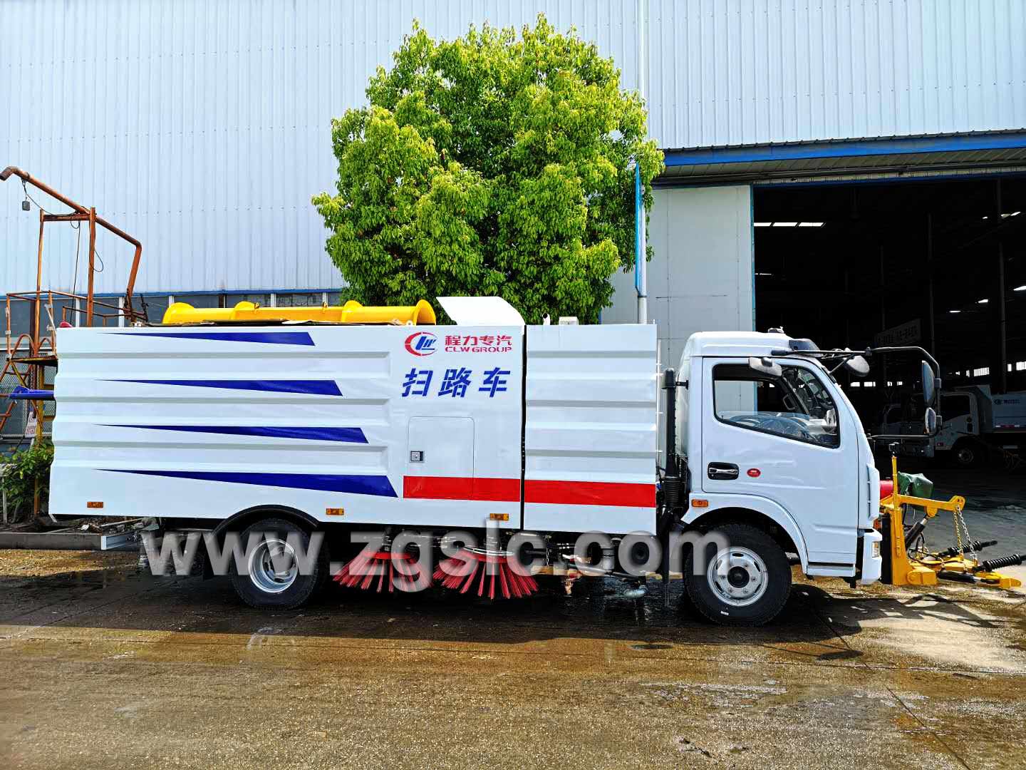 湖北程力東風大多利卡掃路車帶雪鏟（國五）