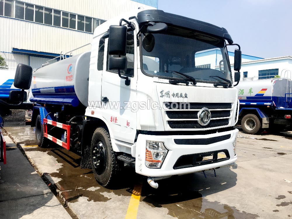 程力12方2019新款東風專底灑水車黃牌（國五）