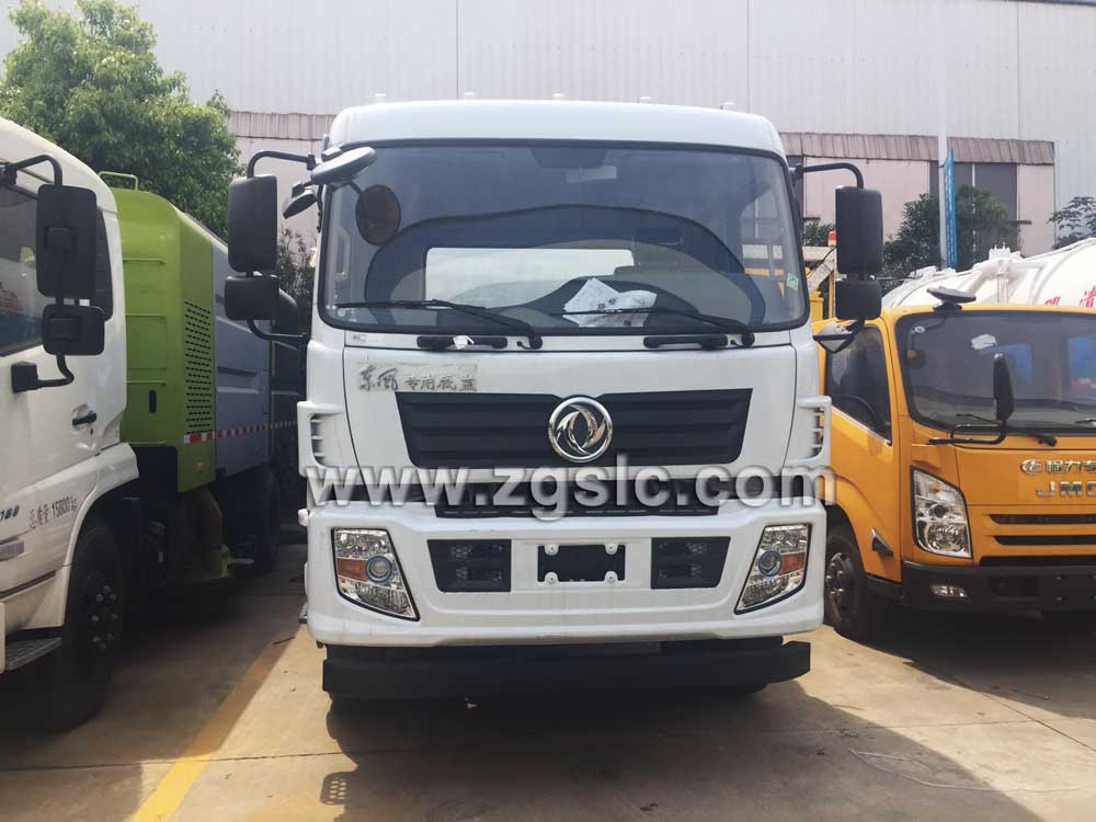 湖北程力東風(fēng)專底吸污車（國五）