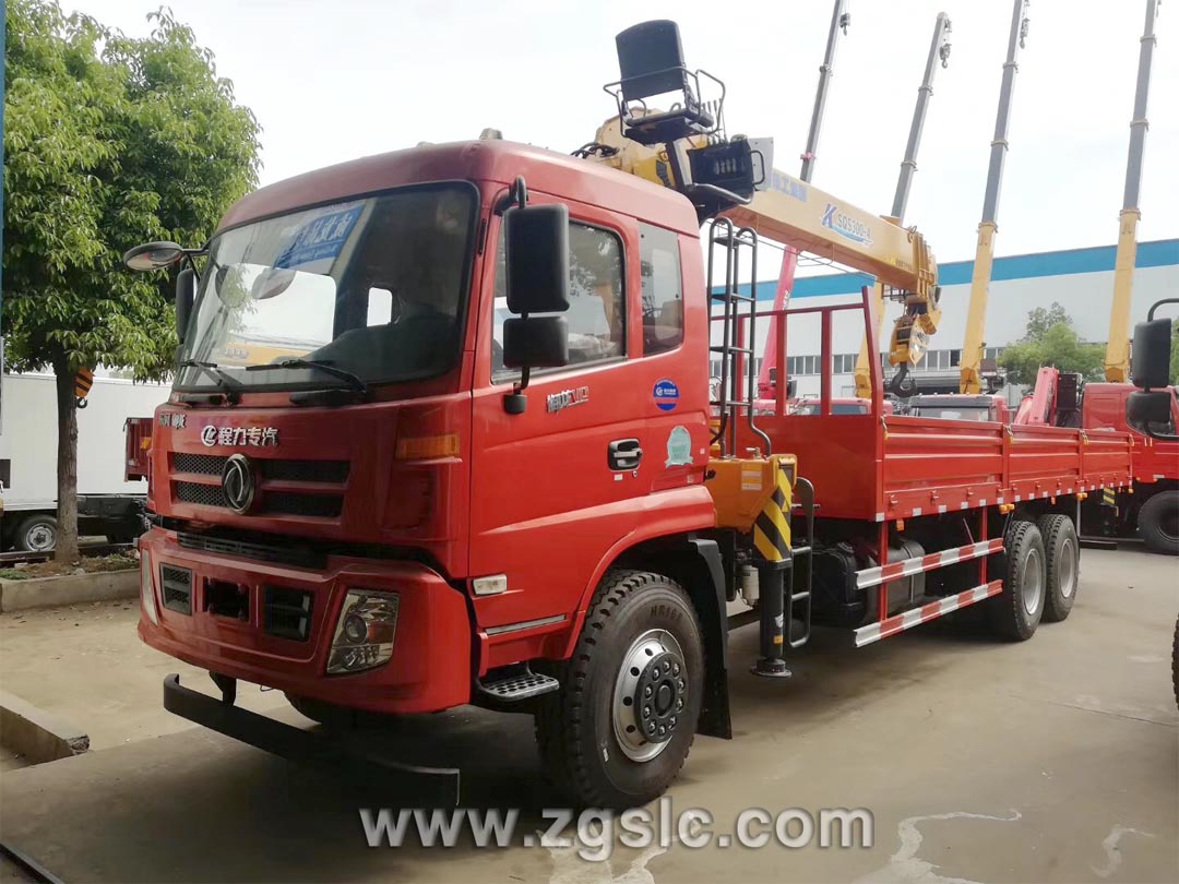 東風(fēng)御龍后八輪12噸隨車吊