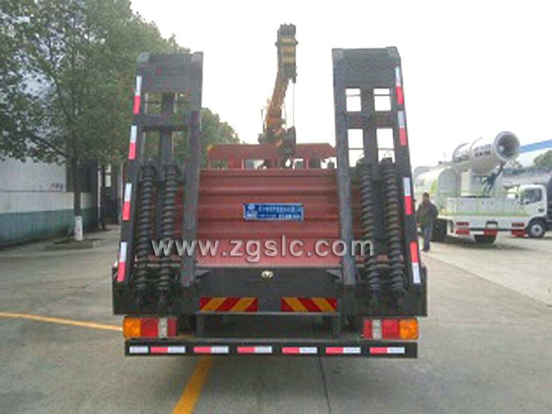 躍進隨車吊_平板帶吊機多少錢