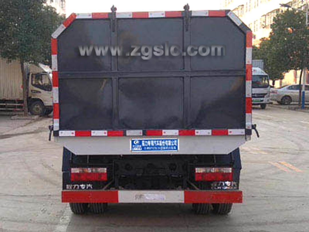 東風小多利卡密封式垃圾車_密封式垃圾車廠家