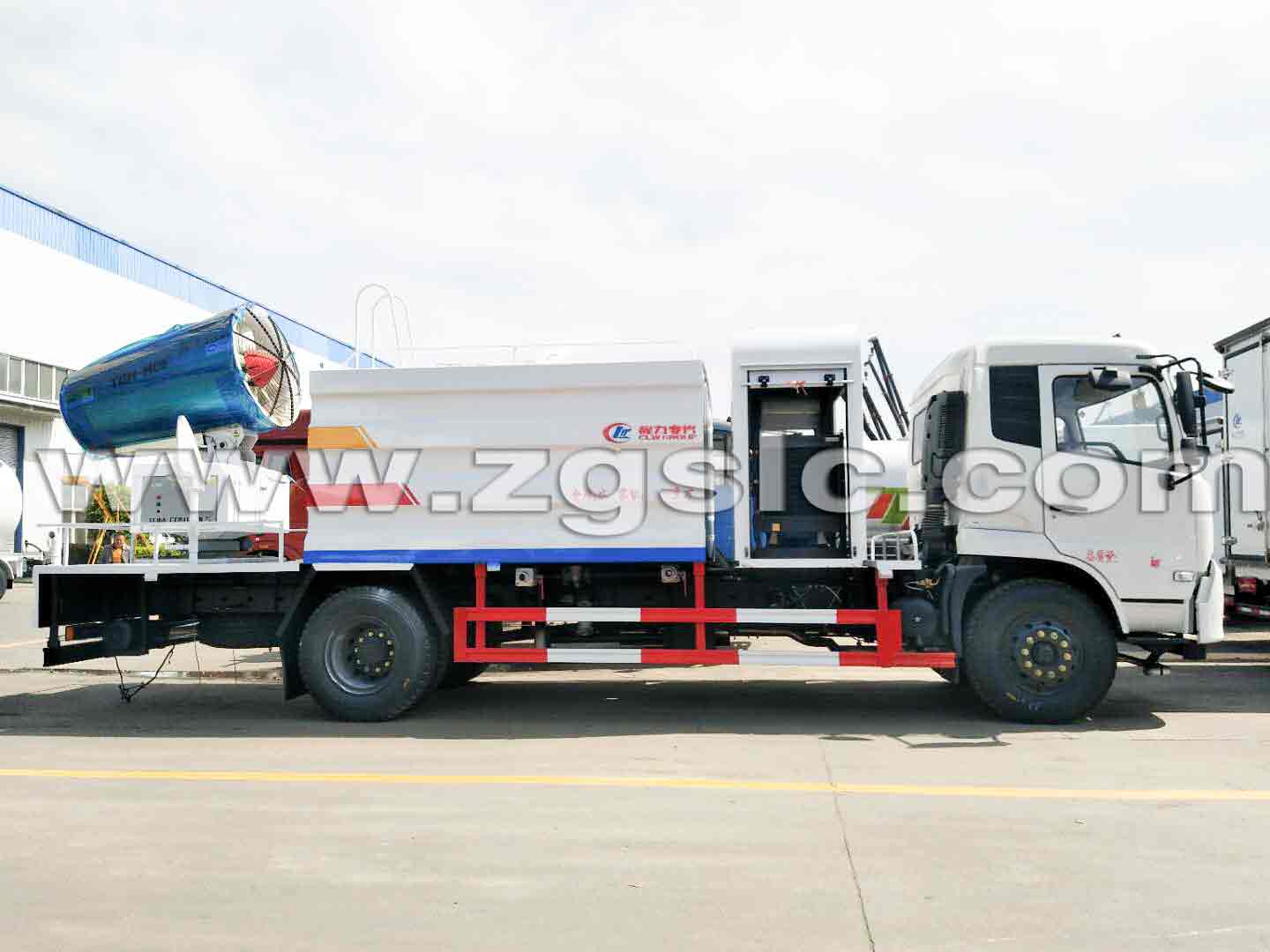 程力集團東風天錦抑塵車光鮮亮麗的外形