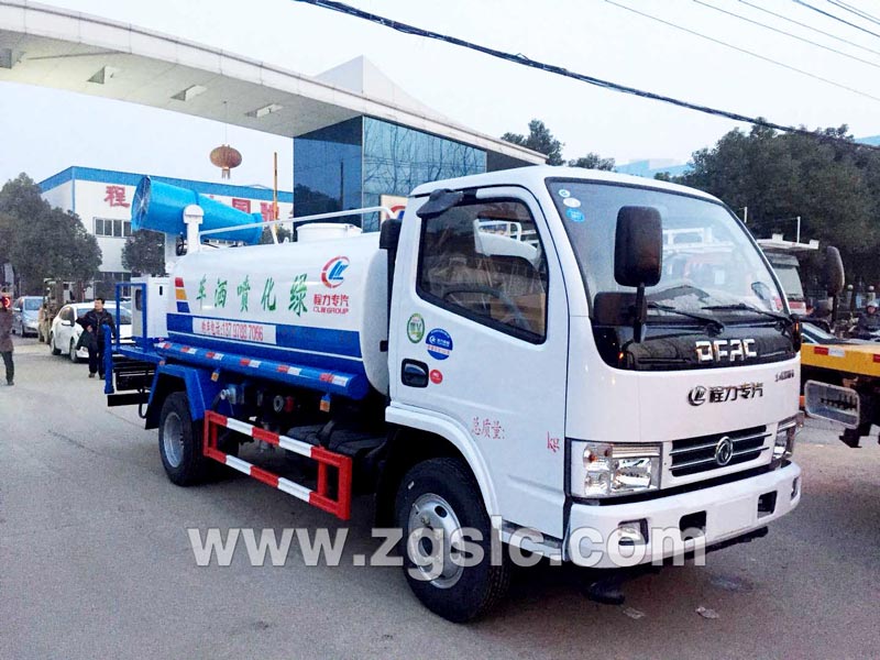 東風多利卡5方噴霧車