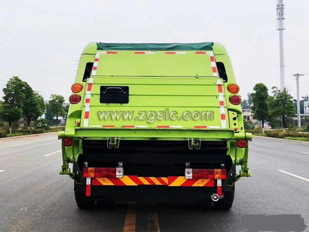 程力集團(tuán)國六解放壓縮垃圾車正后方