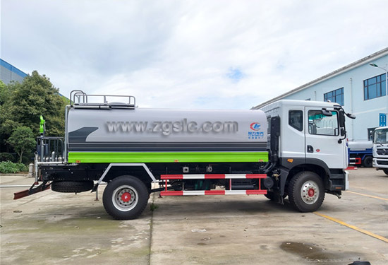 國六灑水車圖片