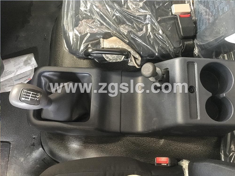 上圖為湖北程力集團生產的國六14方東風天錦灑水車