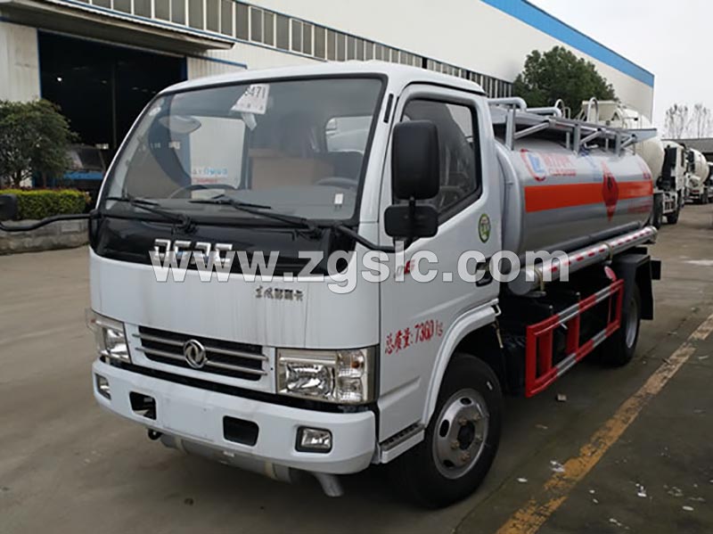 湖北程力集團東同小多利卡加油車