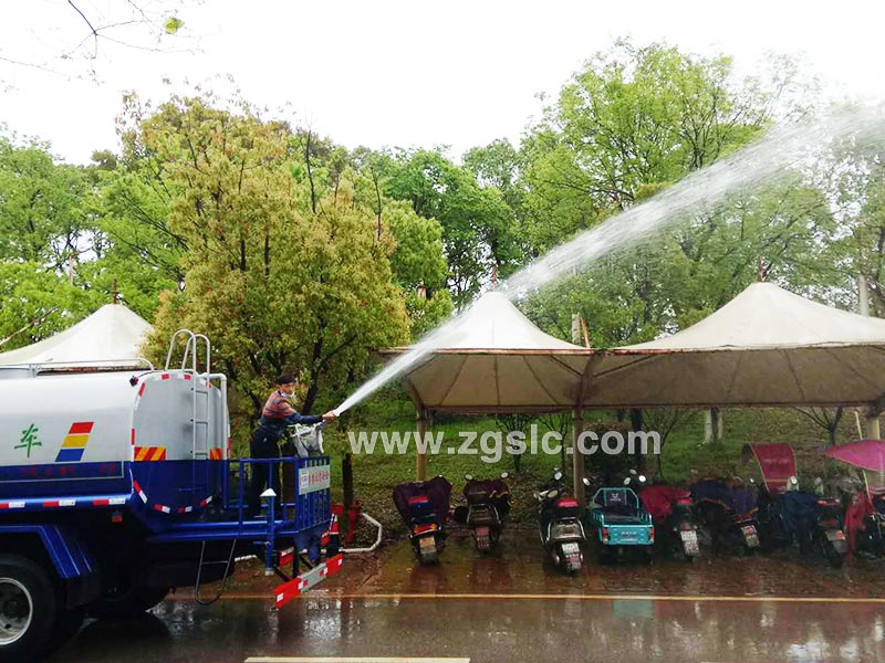 上圖為東風D9多功能綠化噴灑車 上圖為東風D9多功能綠化噴灑車