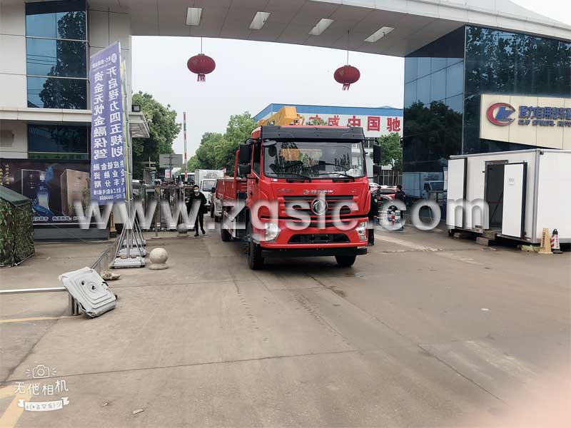 圖上東風暢行隨車吊已經(jīng)出廠準備發(fā)往客戶所在地.jpg 圖上東風暢行隨車吊已經(jīng)出廠準備發(fā)往客戶所在地.jpg